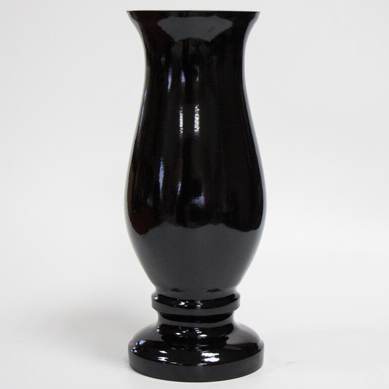 Черная ваза из полимербетона 02
