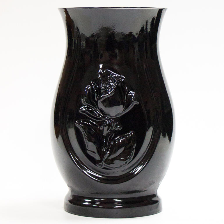 Черная ваза из полимербетона 05