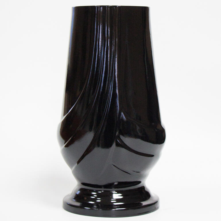 Черная ваза из полимербетона 06